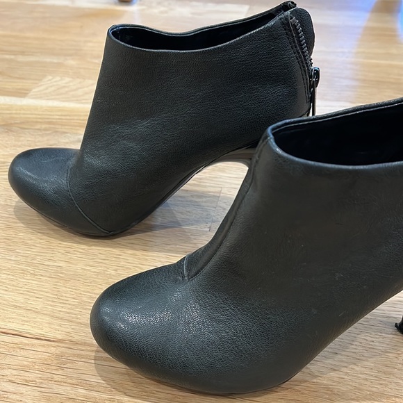 Kenneth Cole REACTION black booties - Picture 4 of 5